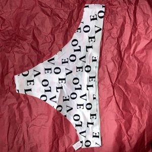 NWT vs seamless thong